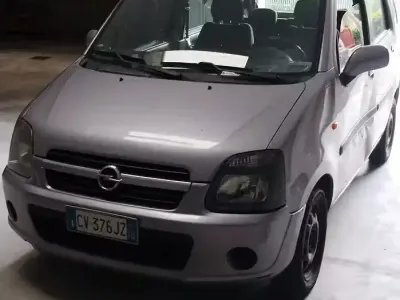 Usata Opel Agila 69 CV (50 kW) 2005 Grigio Monovolume