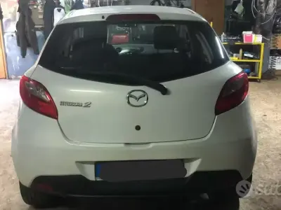 Usata Mazda 2 68 CV (50 kW) 2008 Bianco Utilitaria