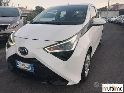 Usata Toyota Aygo Cool 72 CV (52 kW) 2018 Bianco Utilitaria