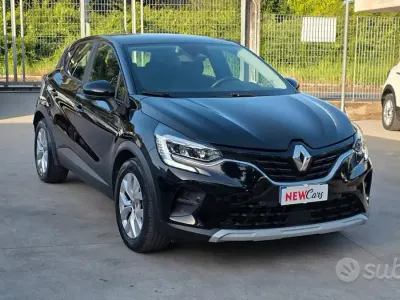 Usata Renault Captur Zen 101 CV (74 kW) 2021 Nero SUV