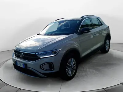 Usata VW T-Roc Life 110 CV (80 kW) 2024 Beige SUV