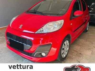 Usata Peugeot 107 Active 68 CV (50 kW) 2014 Rosso Utilitaria