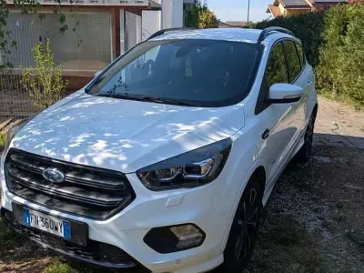 Usata Ford Kuga ST-Line 150 CV (110 kW) 2018 Bianco SUV