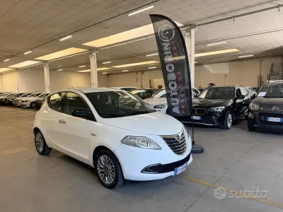 Usata Lancia Ypsilon Gold 69 CV (50 kW) 2012 Bianco Utilitaria