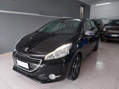 Usata Peugeot 208 Sport 68 CV (50 kW) 2015 Nero Utilitaria