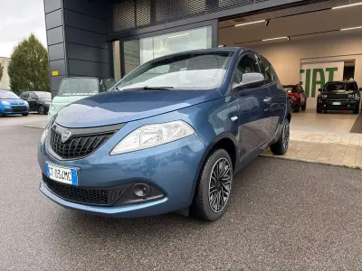Usata Lancia Ypsilon Silver 70 CV (51 kW) 2024 Blu/azzurro Utilitaria