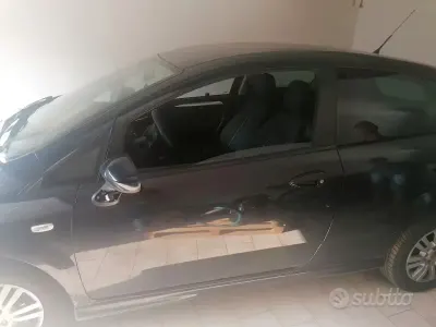 Usata Fiat Grande Punto 77 CV (56 kW) 2012 Utilitaria