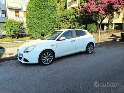 Usata Alfa Romeo Giulietta 105 CV (77 kW) 2013 Bianco Utilitaria