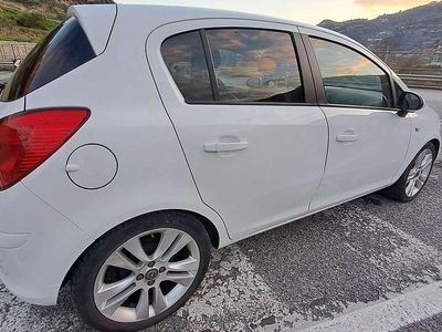 Usata Opel Corsa Cosmo 95 CV (69 kW) 2011 Bianco Berlina