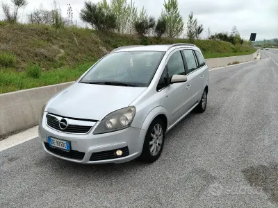 Usata Opel Zafira 94 CV (69 kW) 2006 Grigio Monovolume