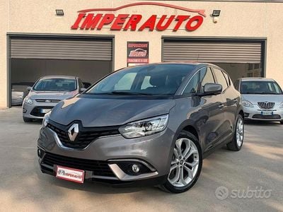 Usata Renault Scénic IV Zen 110 CV (80 kW) 2017 Grigio Monovolume