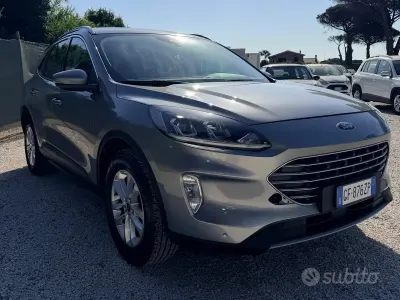 Usata Ford Kuga Titanium 120 CV (88 kW) 2021 Grigio SUV