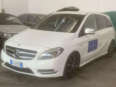 Usata Mercedes B200 Premium 136 CV (100 kW) 2012 Bianco Utilitaria