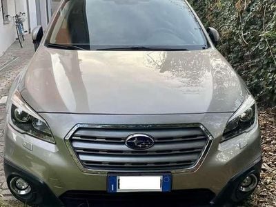 Usata Subaru Outback Trend 150 CV (110 kW) 2015 Oro SUV