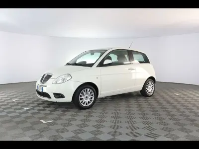 Usata Lancia Ypsilon 60 CV (44 kW) 2010 Bianco Utilitaria