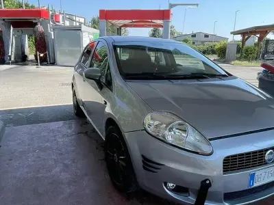 Usata Fiat Grande Punto Dynamic 90 CV (66 kW) 2006 Grigio Utilitaria