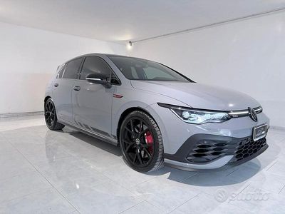 Usata VW Golf VIII CLUB 300 CV (220 kW) 2022 Grigio Berlina