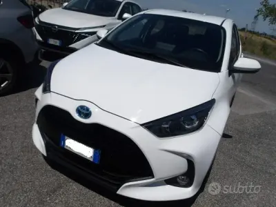Usata Toyota Yaris Hybrid Business Edition 92 CV (67 kW) 2022 Grigio Berlina