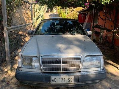 Usata Mercedes E200 136 CV (100 kW) 1994 Grigio Cabrio