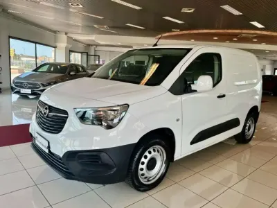 Usata Opel Combo 75 CV (55 kW) 2021 Nero Monovolume