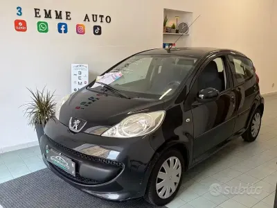 Usata Peugeot 107 68 CV (50 kW) 2008 Nero Utilitaria