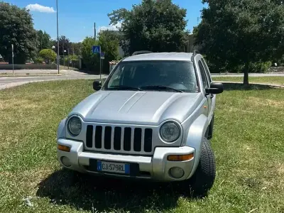 Usata Jeep Cherokee 143 CV (105 kW) 2003 Grigio SUV
