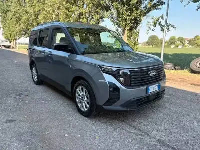 Usata Ford Tourneo Courier Active 125 CV (91 kW) 2024 Grigio Monovolume