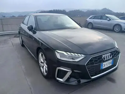 Käytetty Audi A4 S-Line 136 HP (100 kW) 2023 Musta Sedan