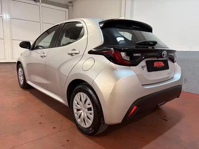 Usata Toyota Yaris Hybrid 92 CV (67 kW) 2021 Argento Berlina