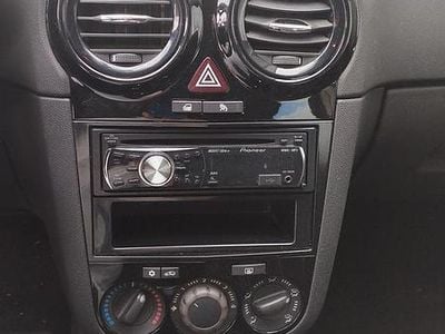 Usata Opel Corsa Enjoy 80 CV (58 kW) 2010 Bianco Berlina