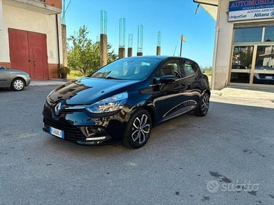 Begagnad Renault Clio IV Intens 90 HK (66 kW) 2017 Svart Sedan