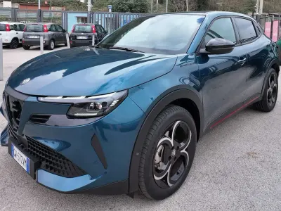Usata Alfa Romeo Junior Edizione Speciale 136 CV (100 kW) 2024 Blue navigli metalliz SUV