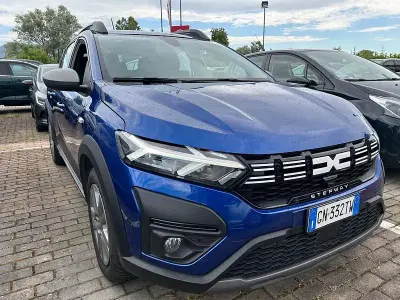 Usata Dacia Sandero Comfort 101 CV (74 kW) 2023 Blu Utilitaria