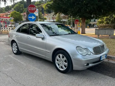 Usata Mercedes C200 163 CV (119 kW) 2000 Argento Berlina