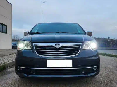 Usata Lancia Voyager 177 CV (130 kW) 2014 Grigio Monovolume