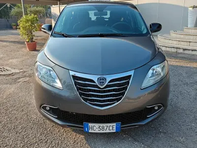 Usata Lancia Ypsilon Gold 69 CV (50 kW) 2014 Grigio Utilitaria