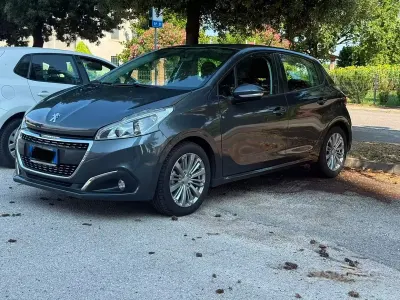 Usata Peugeot 208 Allure 82 CV (60 kW) 2017 Grigio Utilitaria