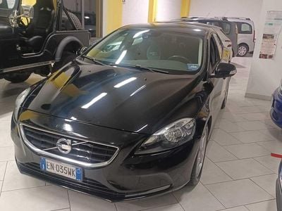 Usata Volvo V40 114 CV (83 kW) 2012 Nero Utilitaria