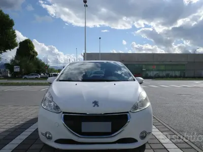 Usata Peugeot 208 82 CV (60 kW) 2012 Bianco Utilitaria