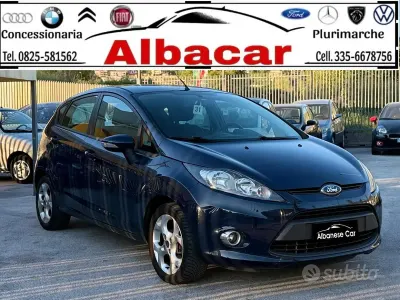 Usata Ford Fiesta Titanium 97 CV (71 kW) 2012 Blu Berlina