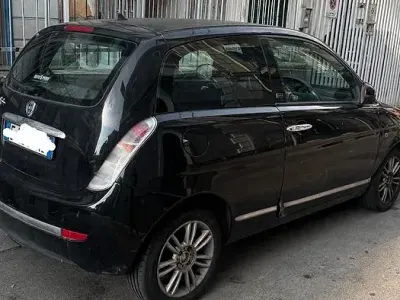 Usata Lancia Ypsilon 60 CV (44 kW) 2011 Nero Utilitaria