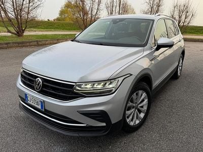 Usata VW Tiguan Life 150 CV (110 kW) 2021 Argento SUV