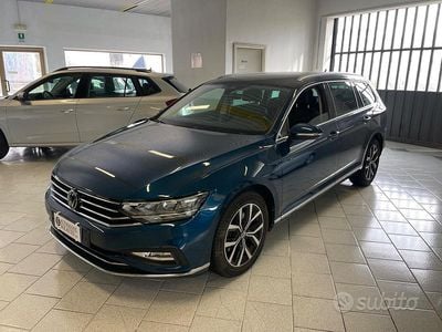 Usata VW Passat Elegance 150 CV (110 kW) 2023 Blu Station wagon