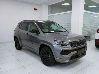 Usata Jeep Compass 131 CV (96 kW) 2024 Grigio tetto nero SUV