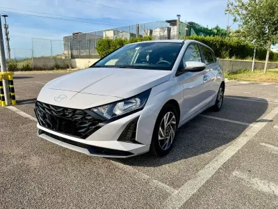 Usata Hyundai i20 101 CV (74 kW) 2025 Argento Utilitaria