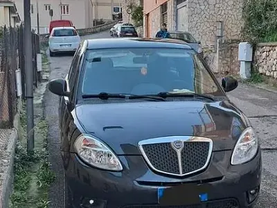 Usata Lancia Ypsilon 70 CV (51 kW) 2004 Nero Utilitaria