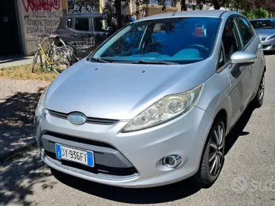 Usata Ford Fiesta Titanium 68 CV (50 kW) 2009 Grigio Berlina