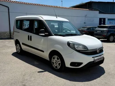Usata Fiat Doblò Lounge 105 CV (77 kW) 2022 Bianco Monovolume