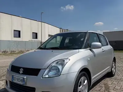 Käytetty Suzuki Swift GL 92 HP (67 kW) 2007 Harmaa Viistoperä