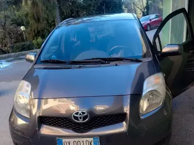 Second-hand Toyota Yaris 69 CP (50 kW) 2009 Gri Hatchback